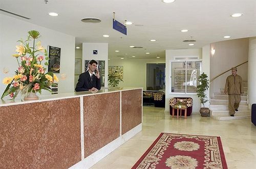 ホテル Golden Tulip Farah クーリブカ エクステリア 写真